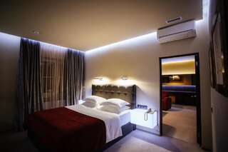 Отель LH Hotel & SPA Львов Люкс с кроватью размера «king-size»-1